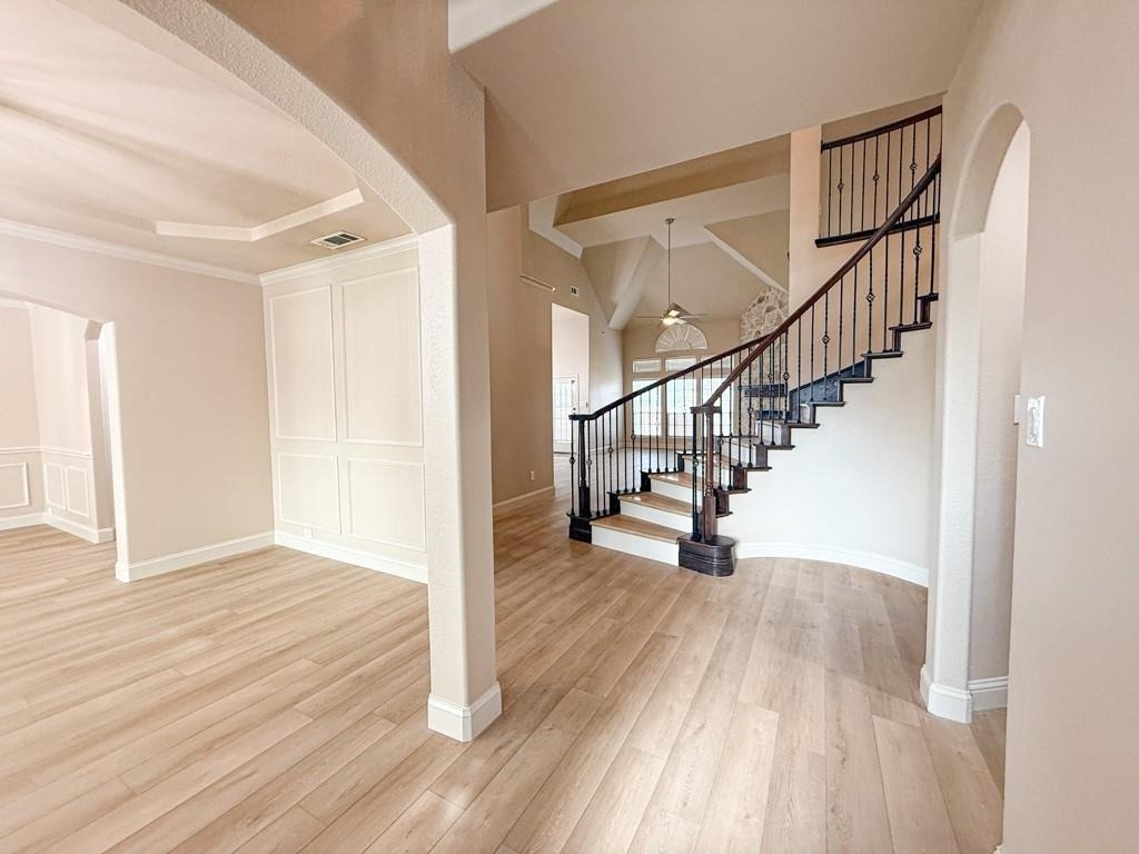 600 Falcon Drive - Photo 2
