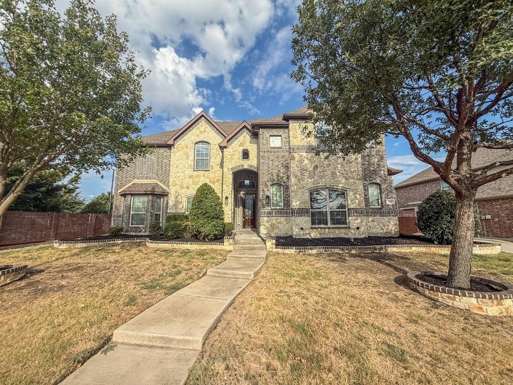 600 Falcon Drive - Photo 0