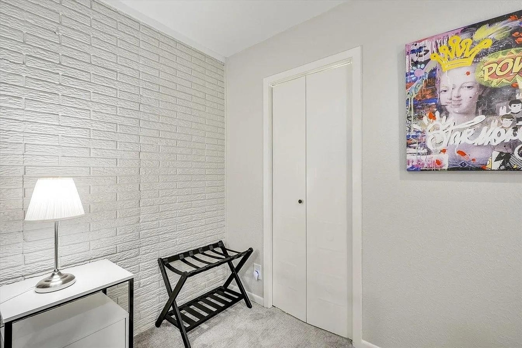 612 W Northgate Drive - Photo 26