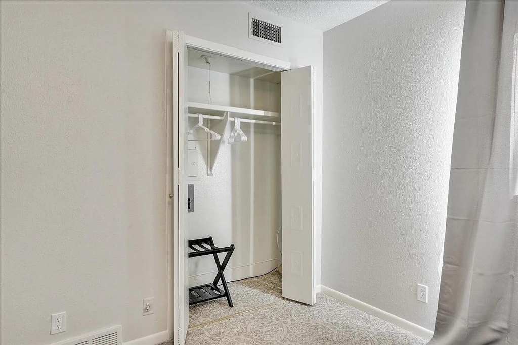 612 W Northgate Drive - Photo 28