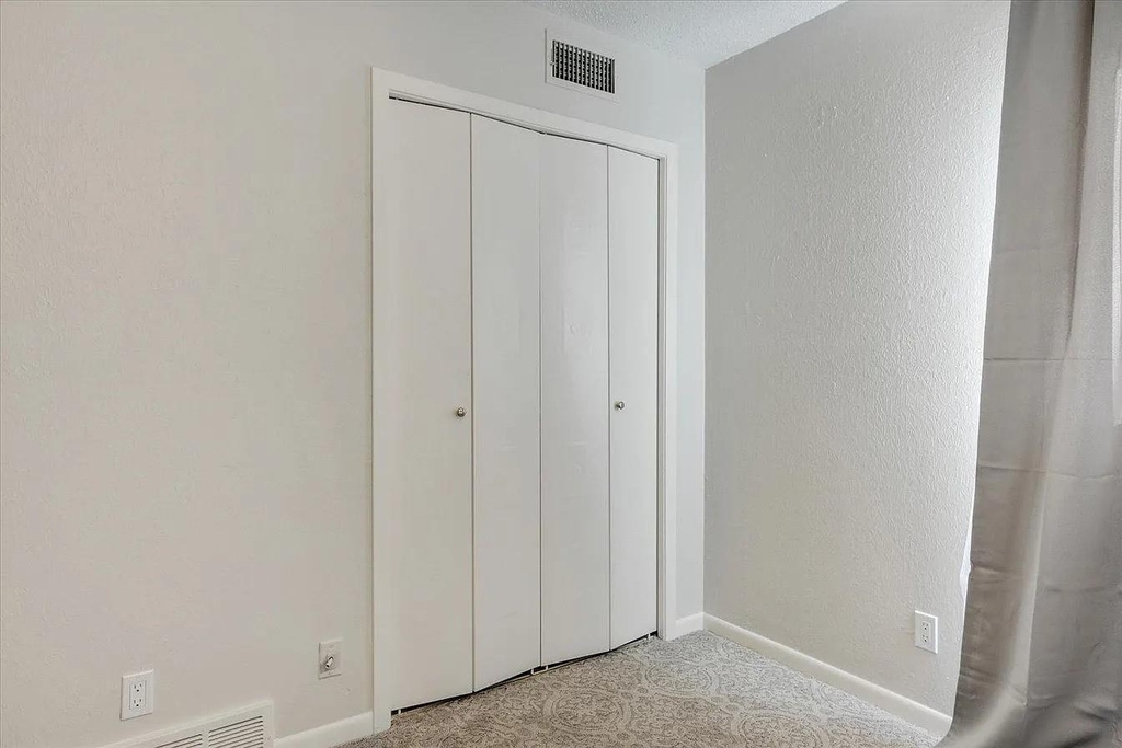 612 W Northgate Drive - Photo 34