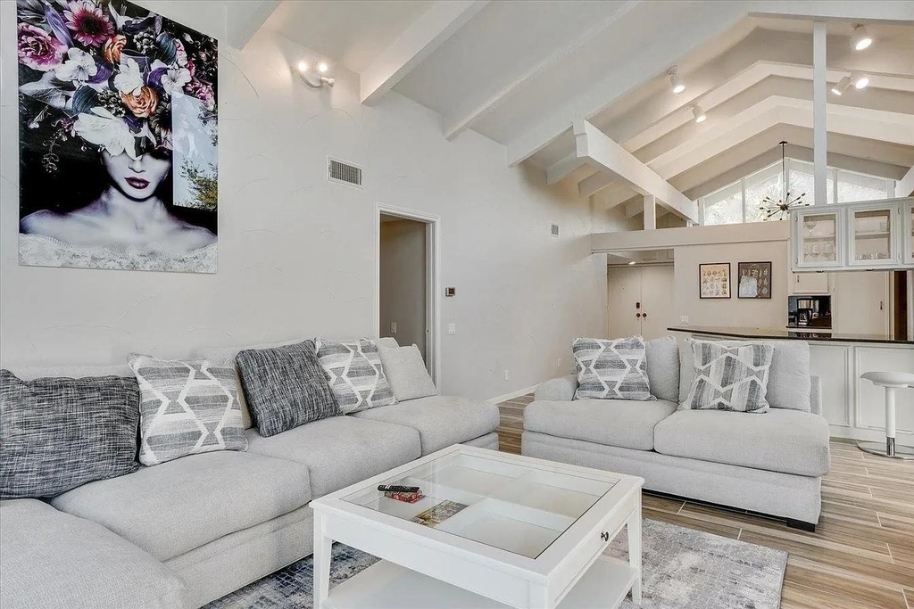 612 W Northgate Drive - Photo 3