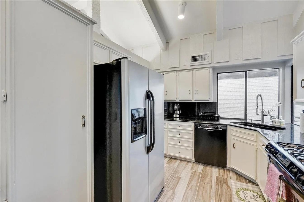 612 W Northgate Drive - Photo 11