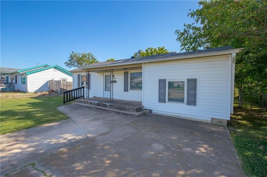 4428 Se 40th Street - Photo 2