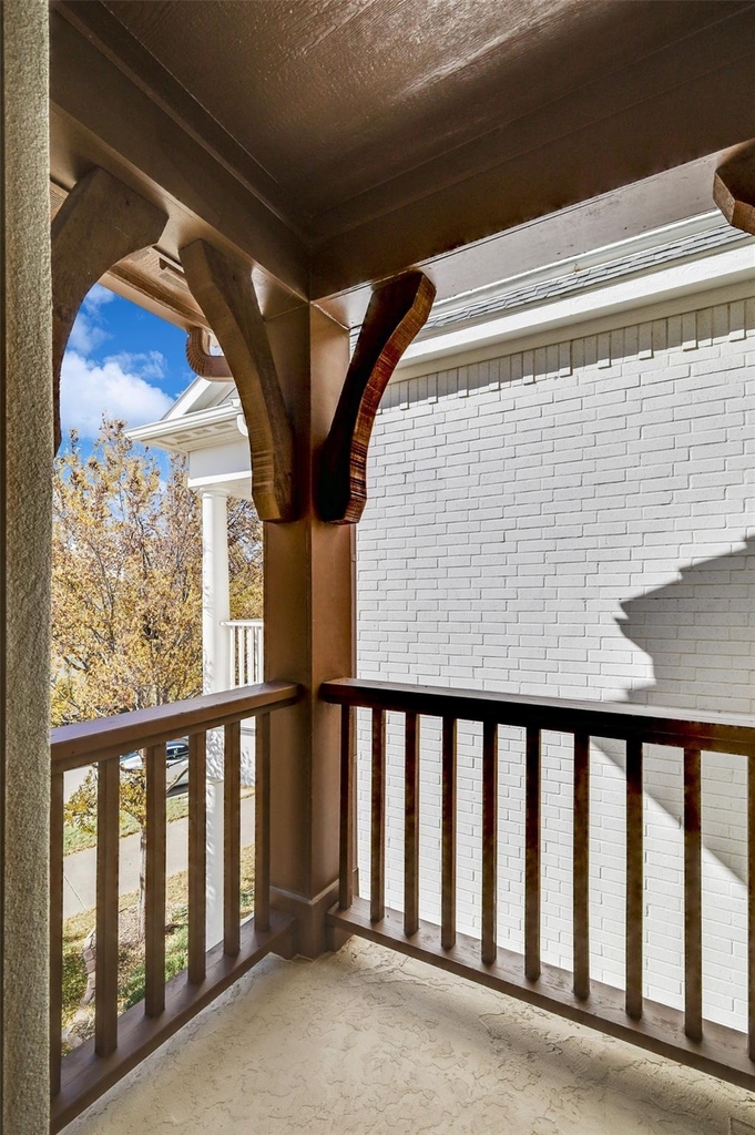 620 Surrey Lane - Photo 15