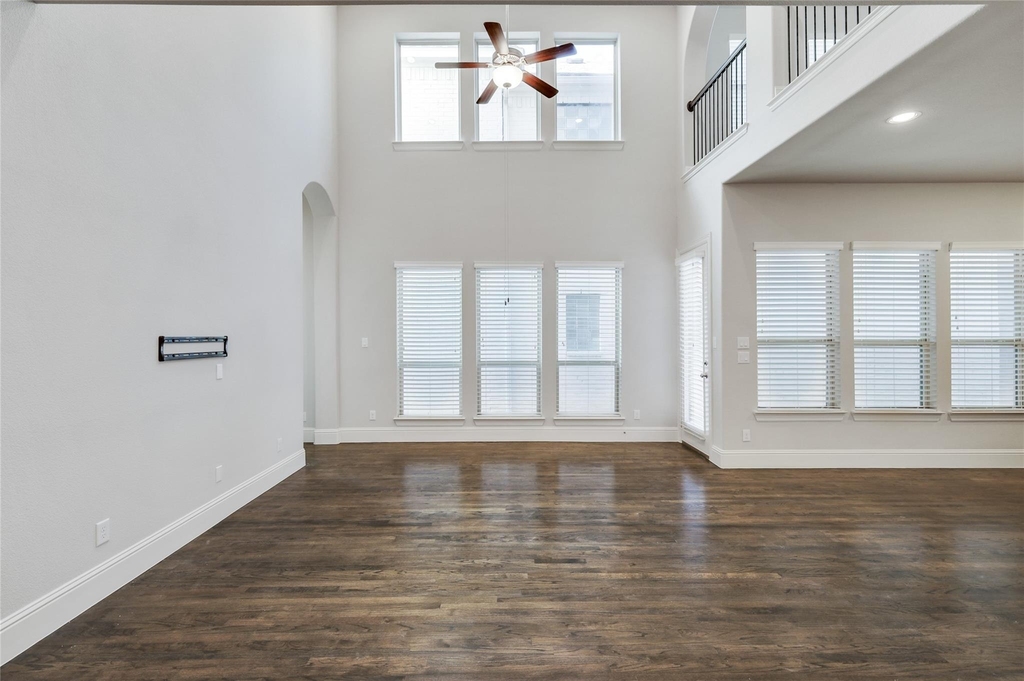 620 Surrey Lane - Photo 4