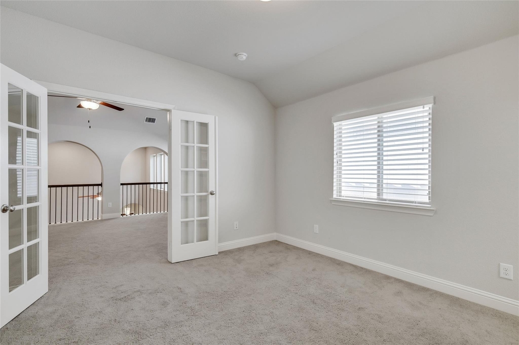 620 Surrey Lane - Photo 11