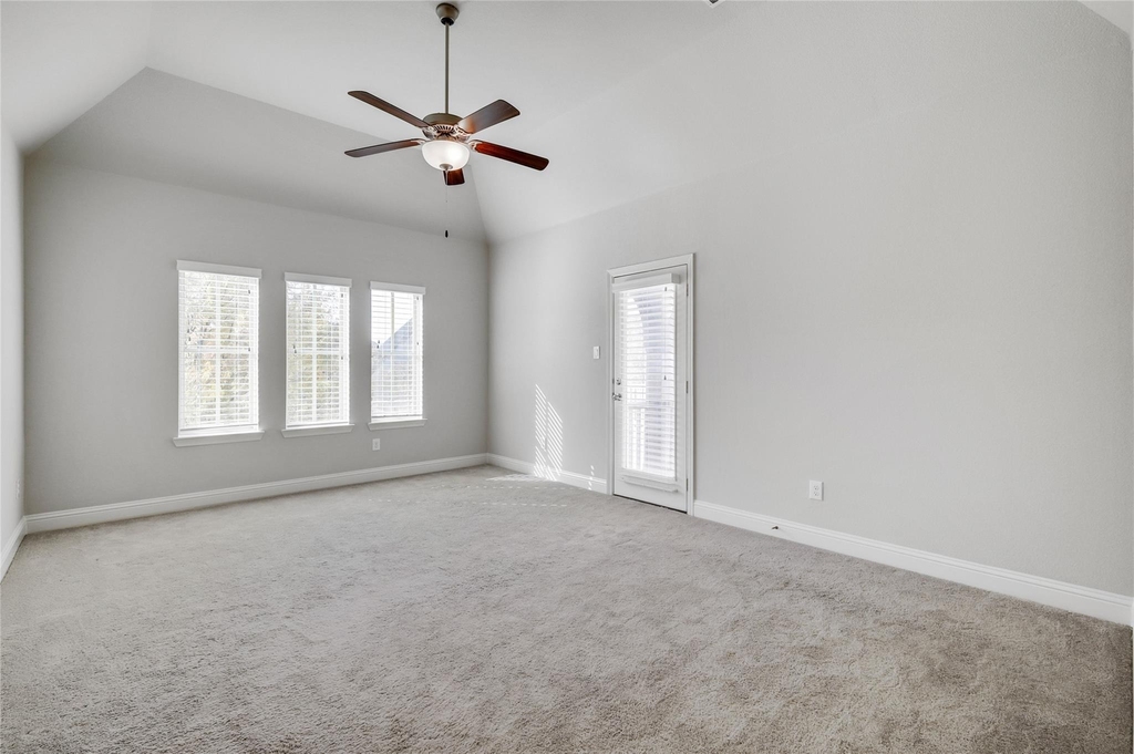 620 Surrey Lane - Photo 14