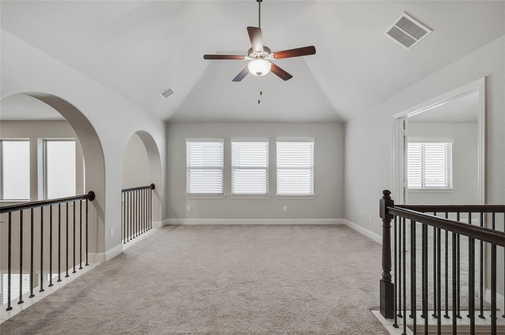 620 Surrey Lane - Photo 10