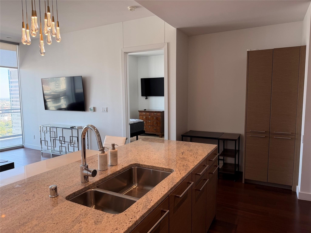2900 Mckinnon Street - Photo 5