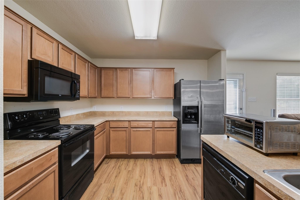 7408 Lazy Spur Boulevard - Photo 4