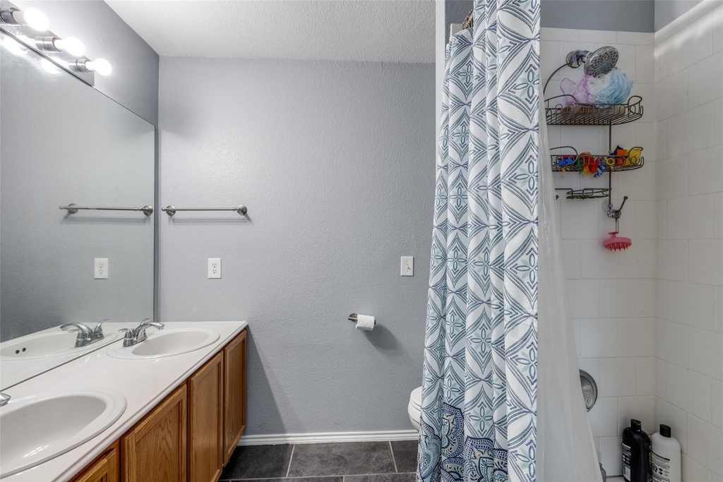 2402 Pheasant Run - Photo 19