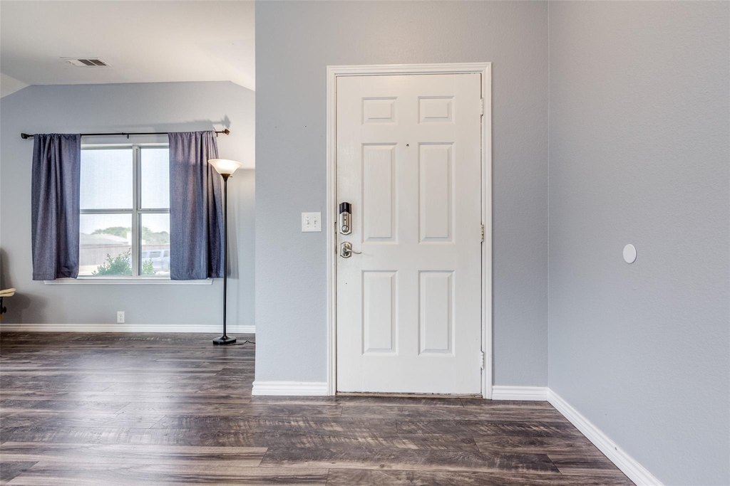 2402 Pheasant Run - Photo 2