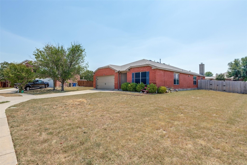 2402 Pheasant Run - Photo 1