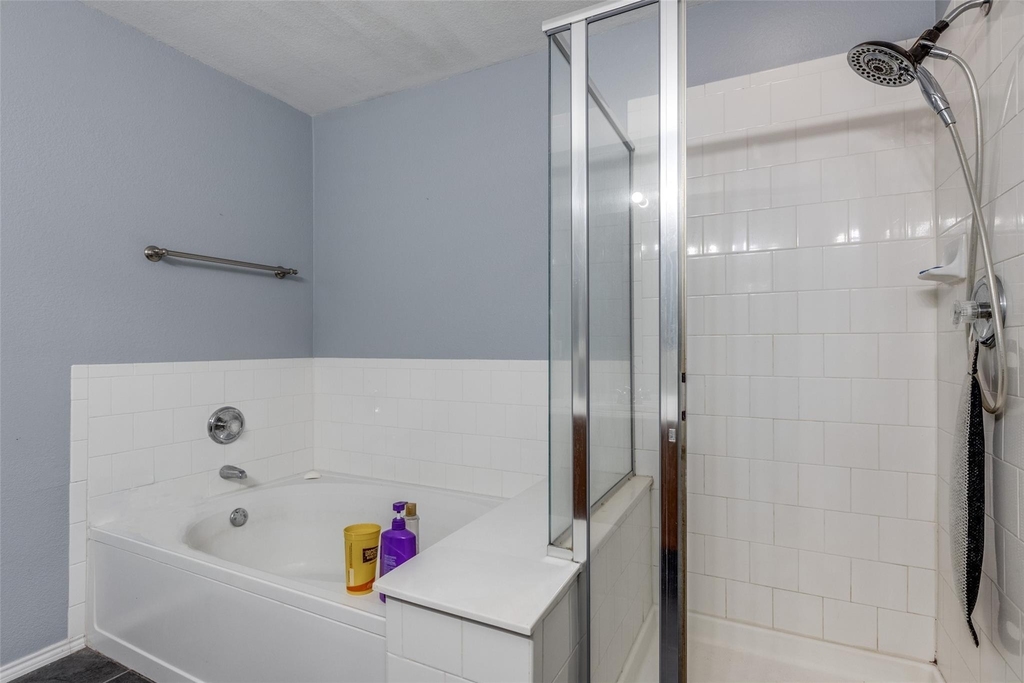 2402 Pheasant Run - Photo 18