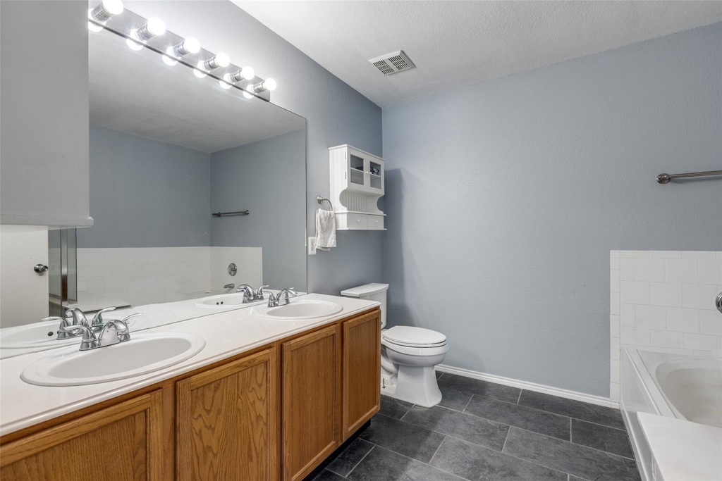 2402 Pheasant Run - Photo 17