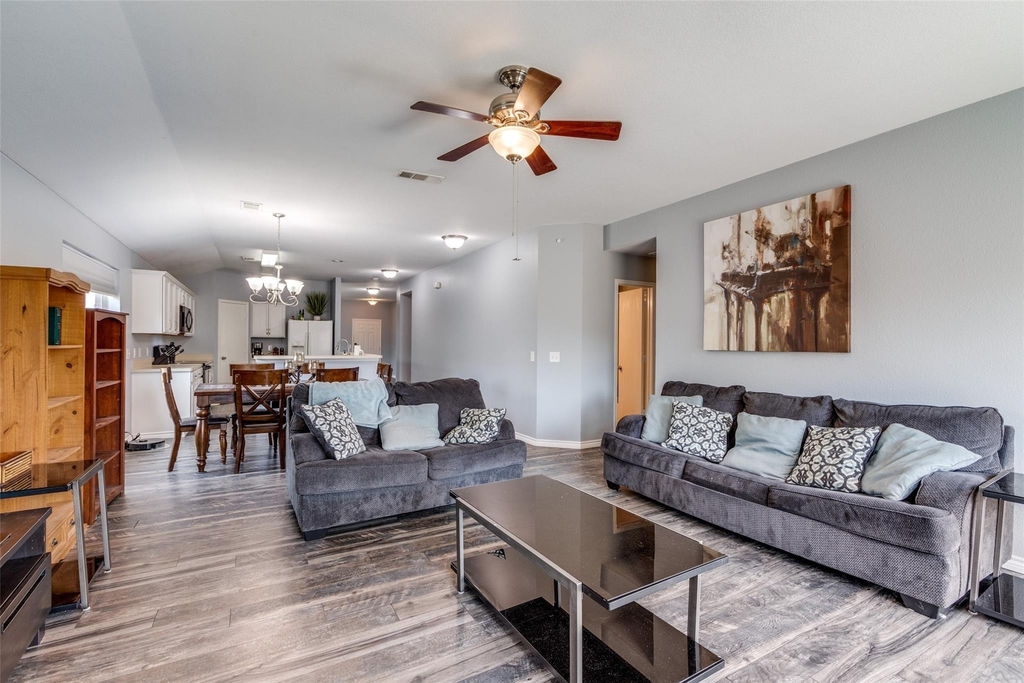 2402 Pheasant Run - Photo 7