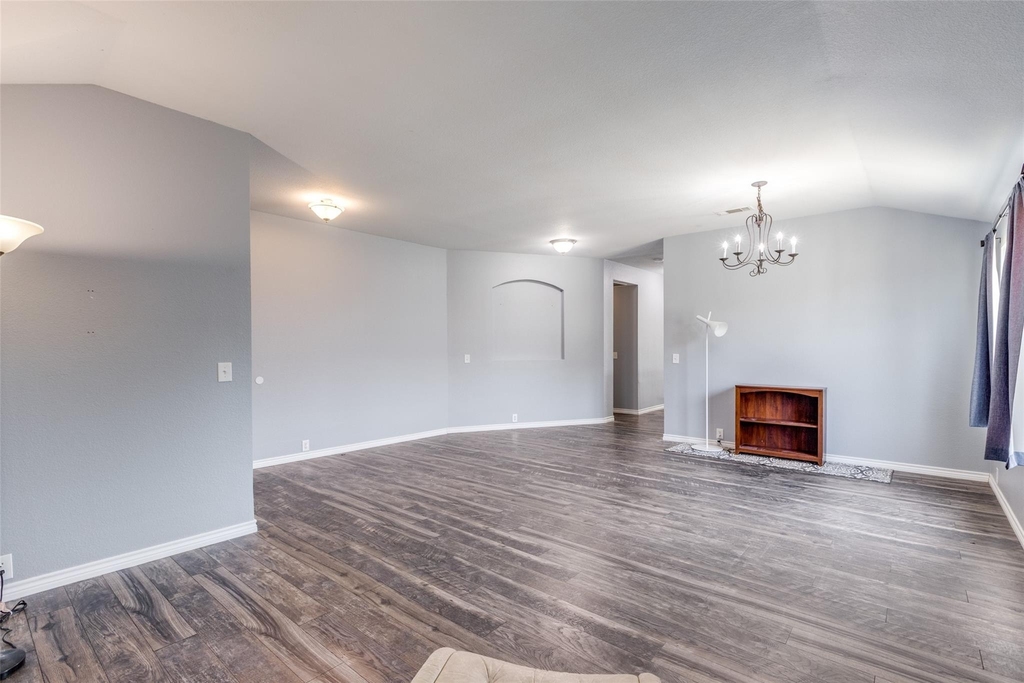 2402 Pheasant Run - Photo 5