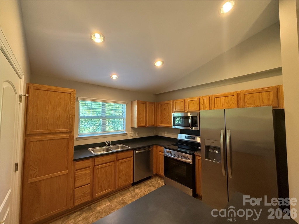 7333 Michaels Landing Drive - Photo 4