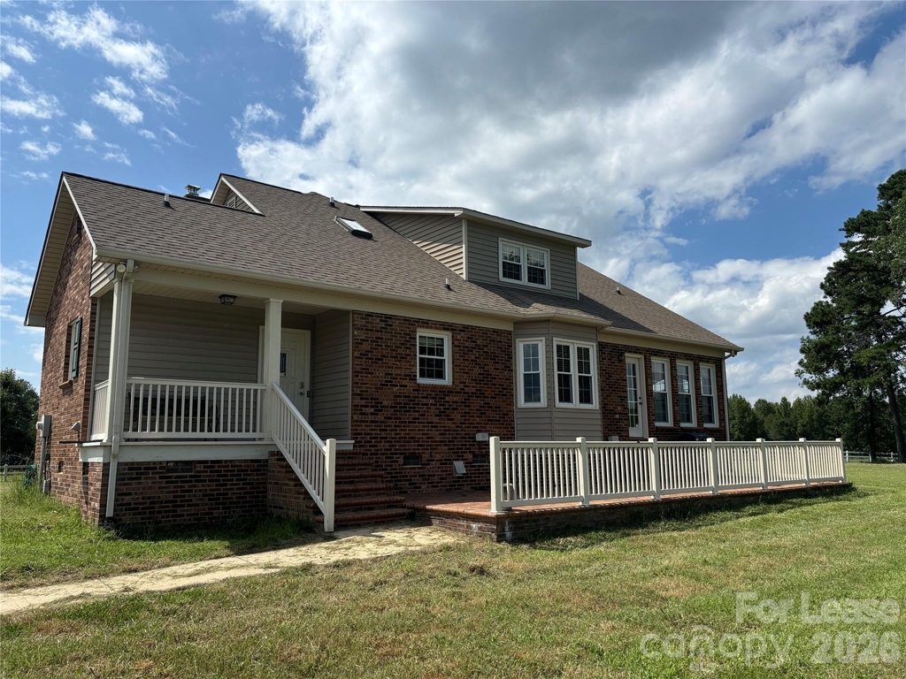 2417 Lynwood Drive - Photo 2