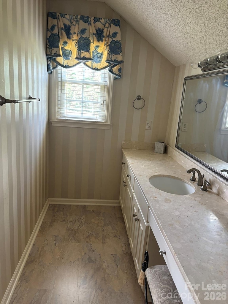 2417 Lynwood Drive - Photo 11