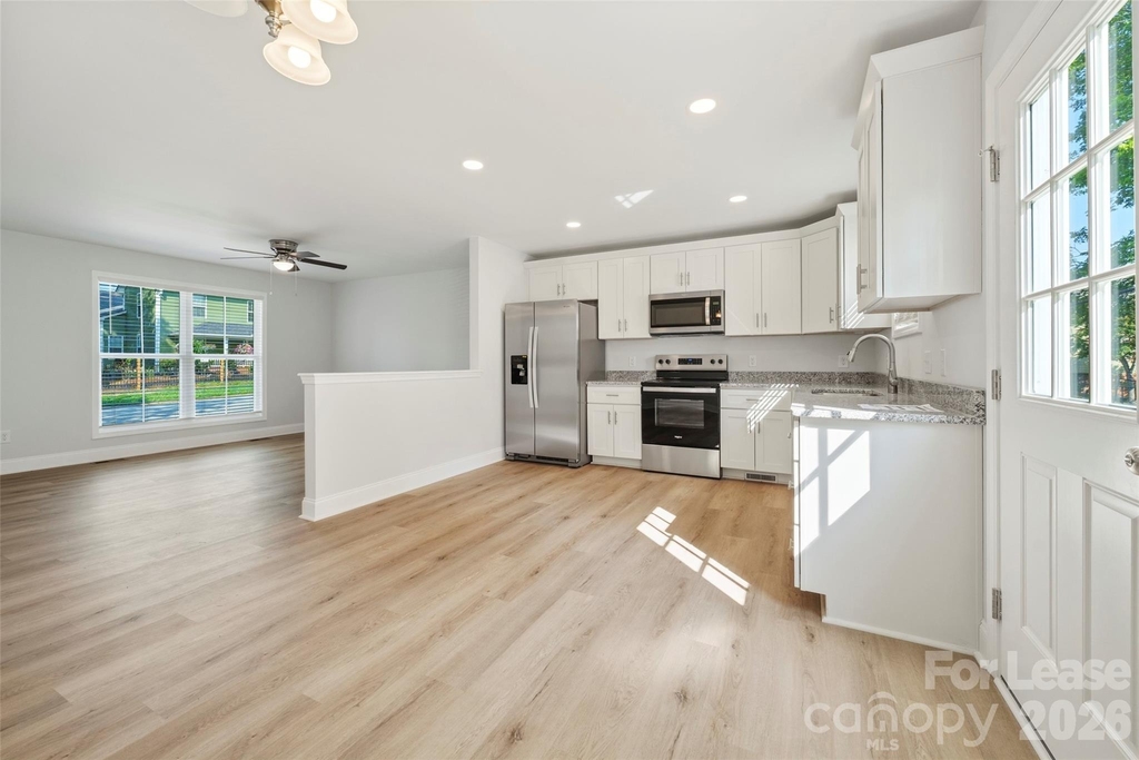 702 Park Avenue - Photo 5