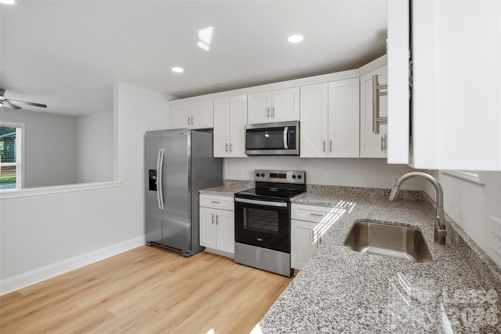 702 Park Avenue - Photo 7