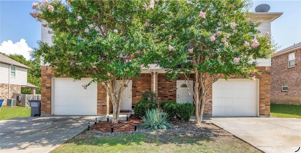 703 Parkplace Ridge - Photo 0