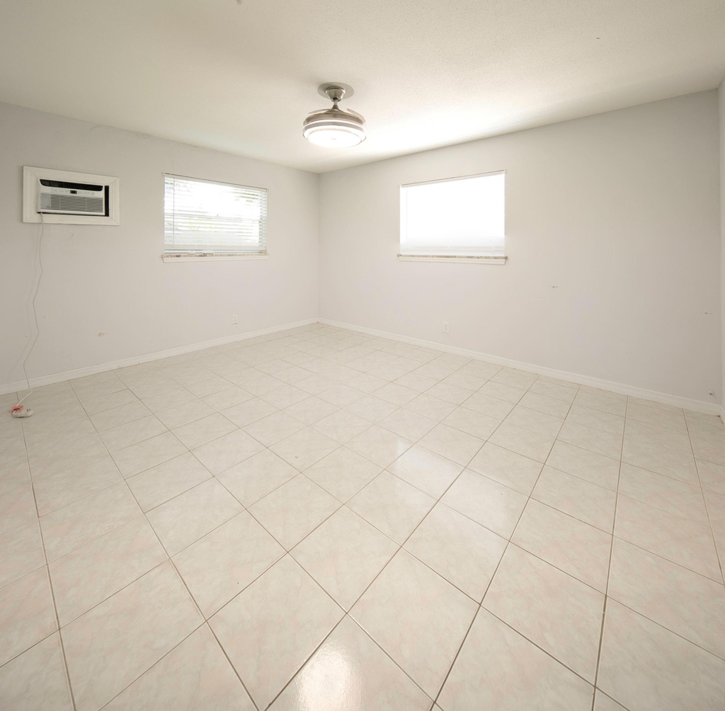 216 S Ocean Breeze - Photo 14