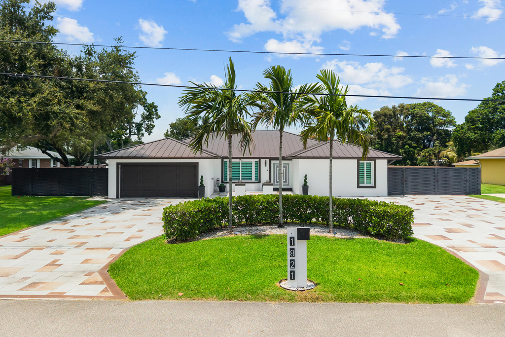 1821 Carissa Road - Photo 2