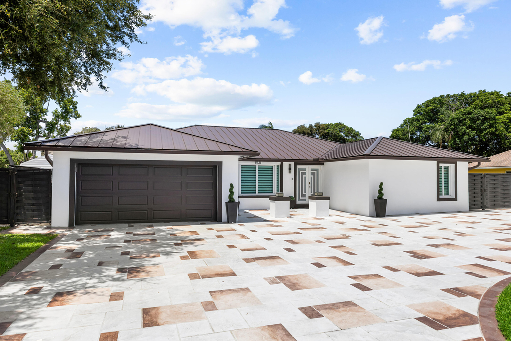 1821 Carissa Road - Photo 0