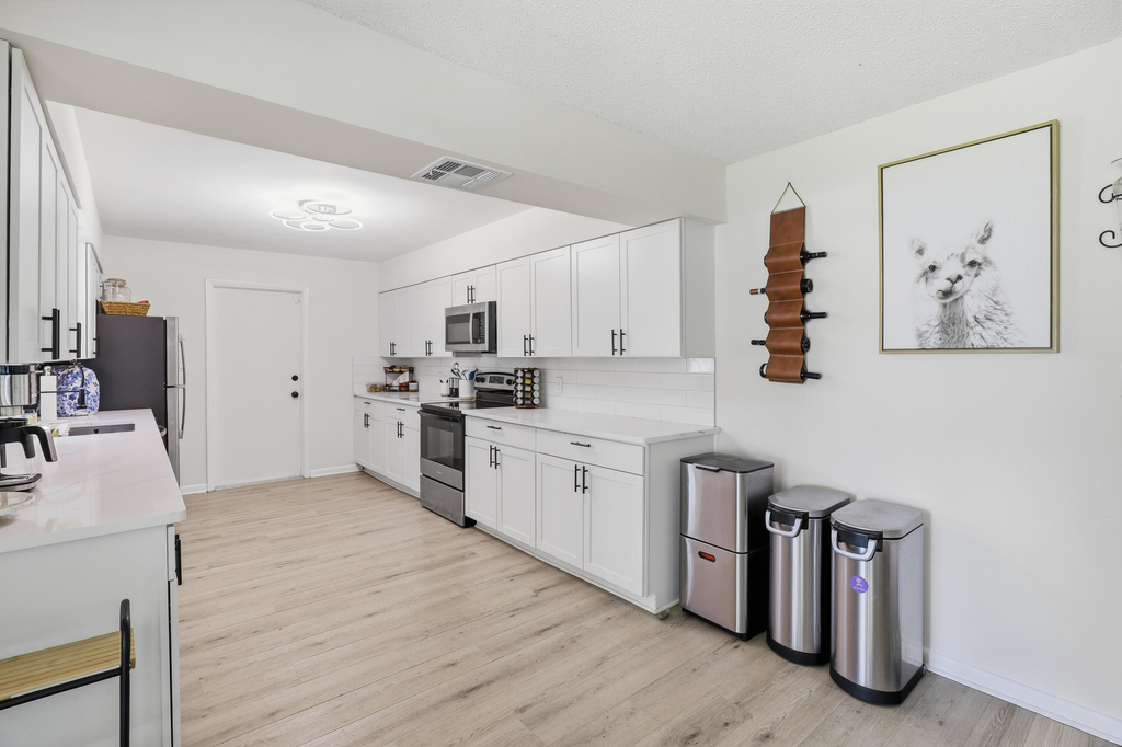 2657 Seneca Avenue - Photo 6