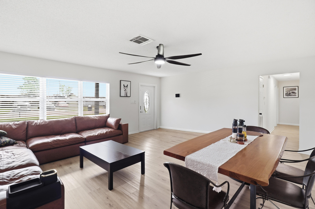2657 Seneca Avenue - Photo 2