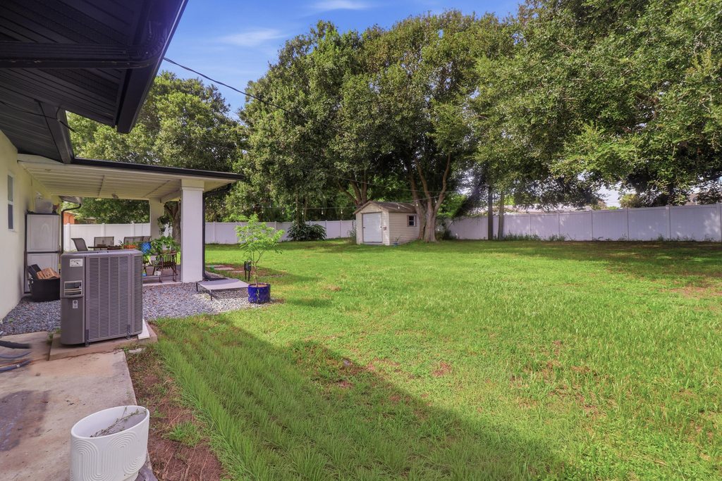 2657 Seneca Avenue - Photo 15