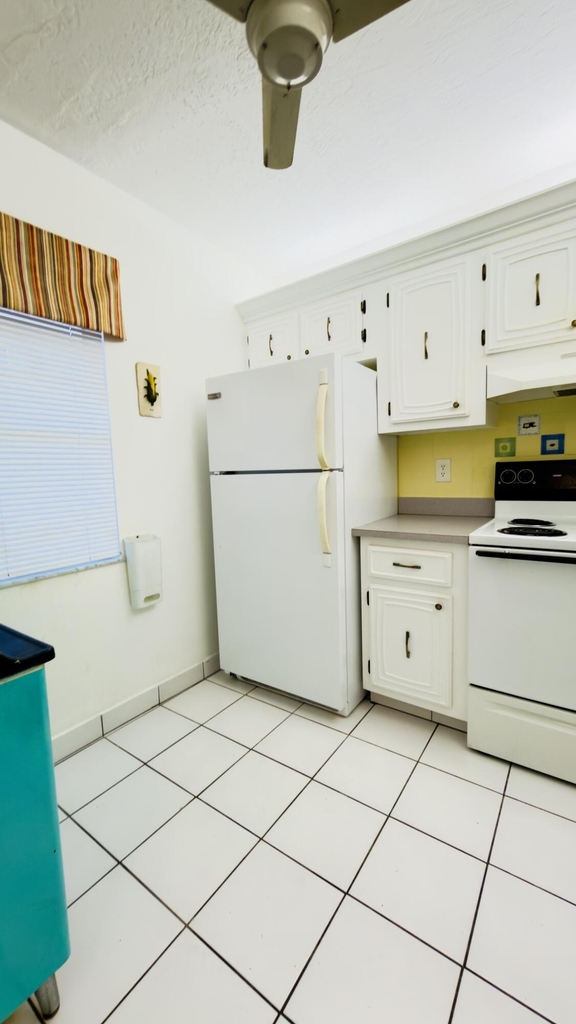 2801 Somerset Drive - Photo 11