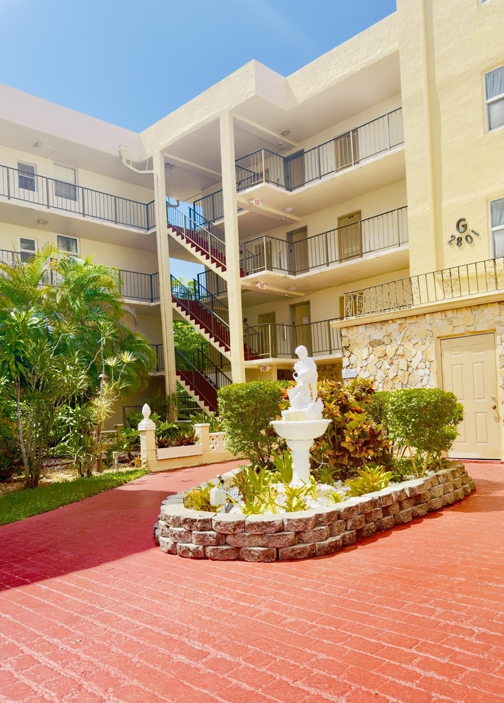 2801 Somerset Drive - Photo 3