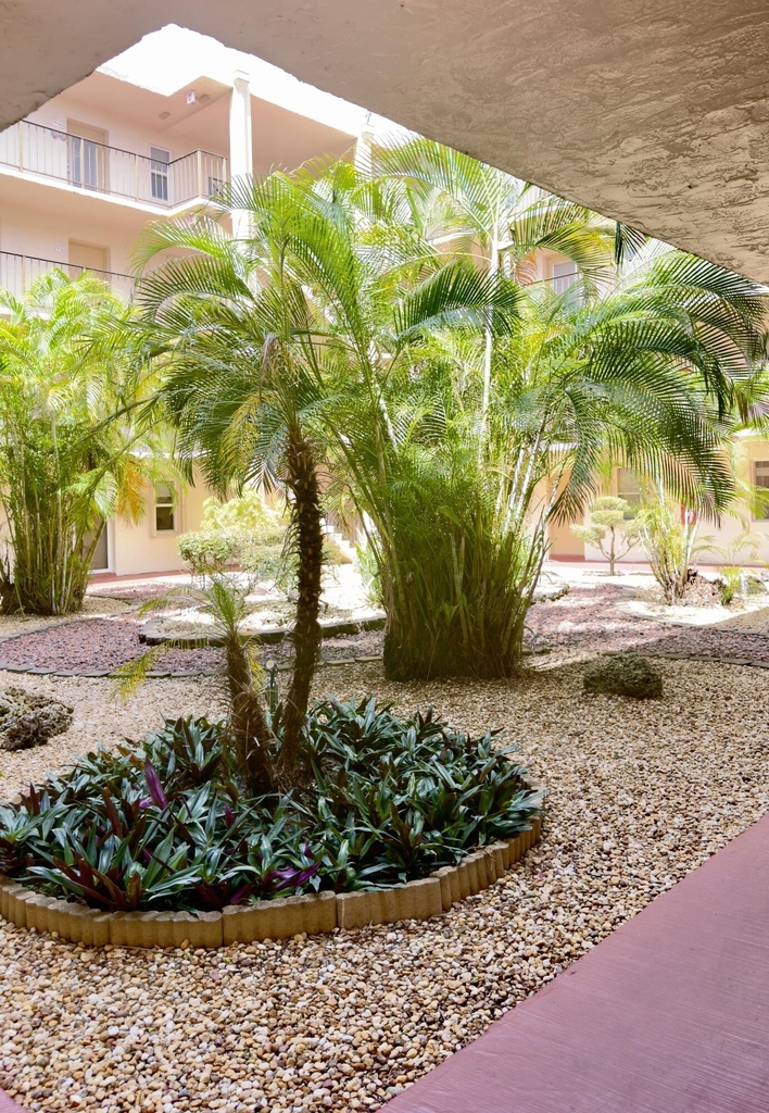 2801 Somerset Drive - Photo 4
