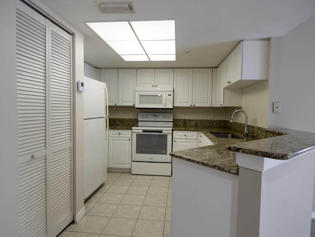 500 Crestwood Court N - Photo 2