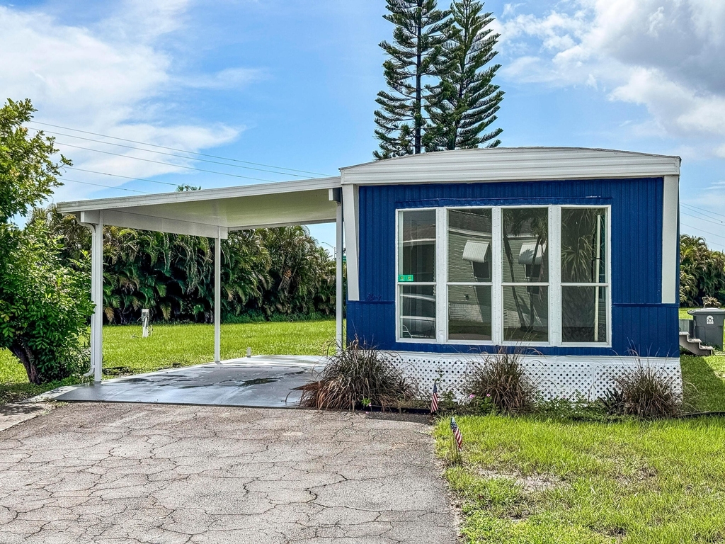 4022 68th Street N - Photo 0