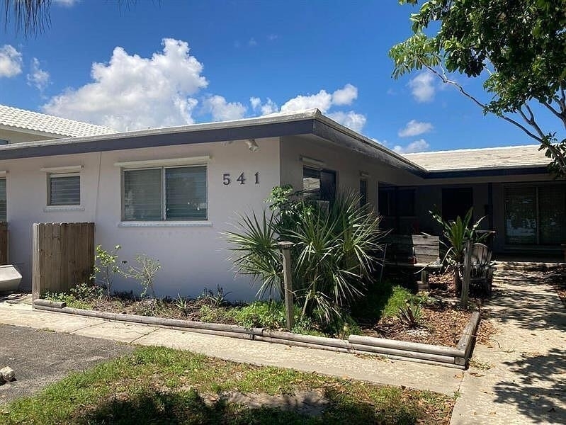 541 Ne 43rd Street - Photo 2