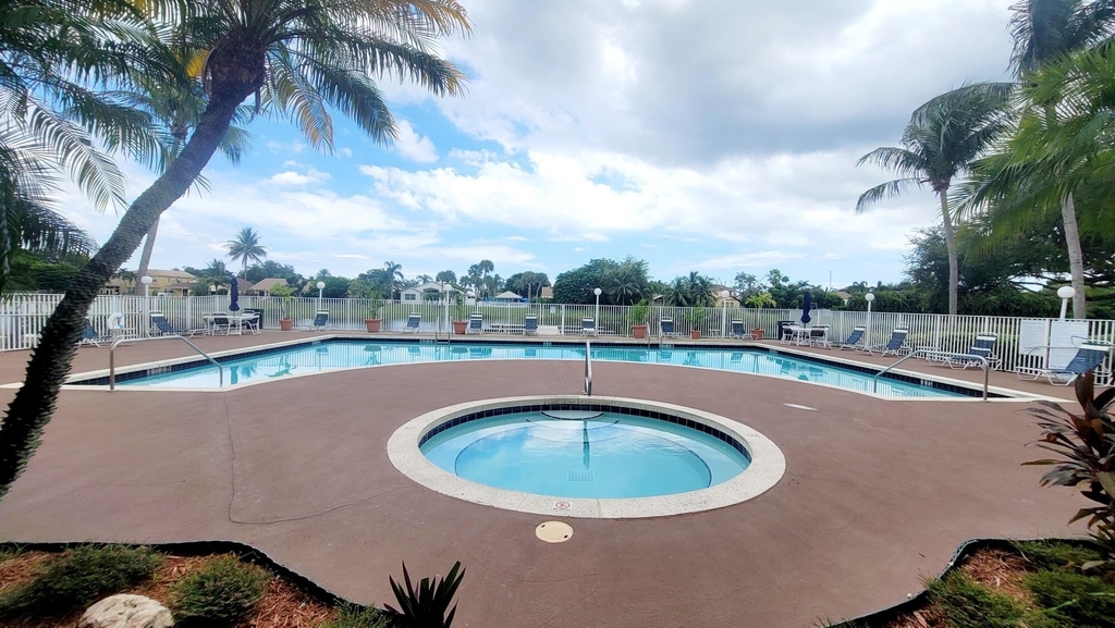 2667 Nw 33rd Street - Photo 4