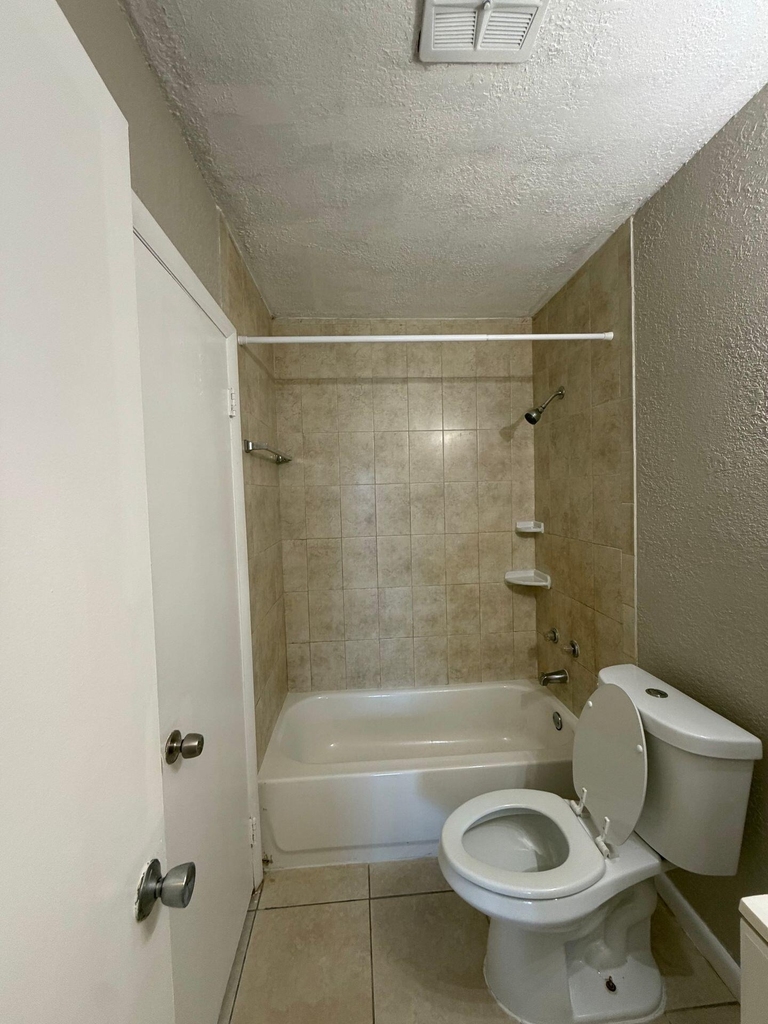 2130 Nw 58th Avenue - Photo 3