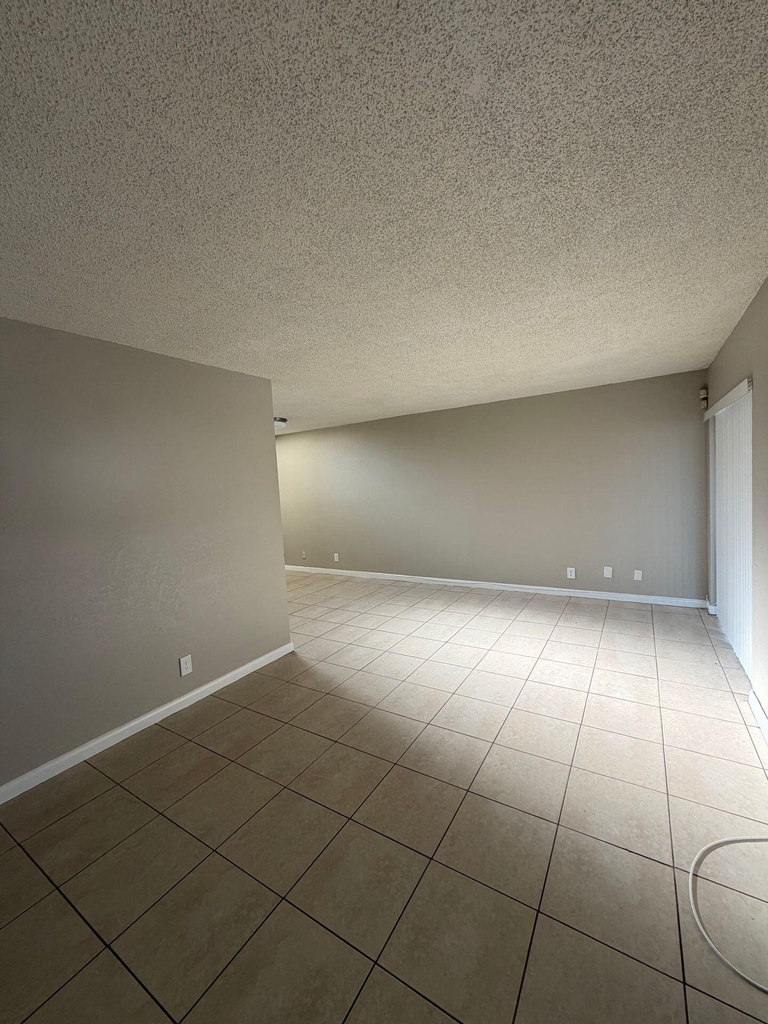 2130 Nw 58th Avenue - Photo 2
