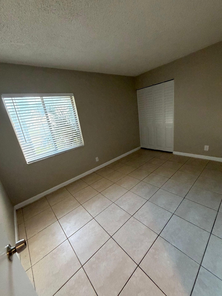 2130 Nw 58th Avenue - Photo 6