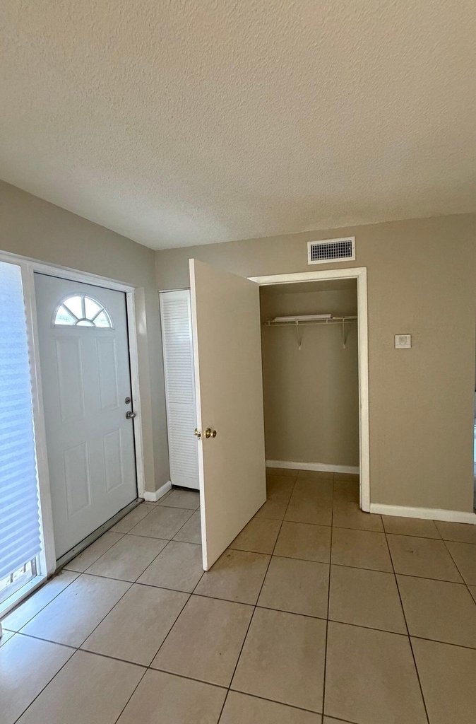 2130 Nw 58th Avenue - Photo 5