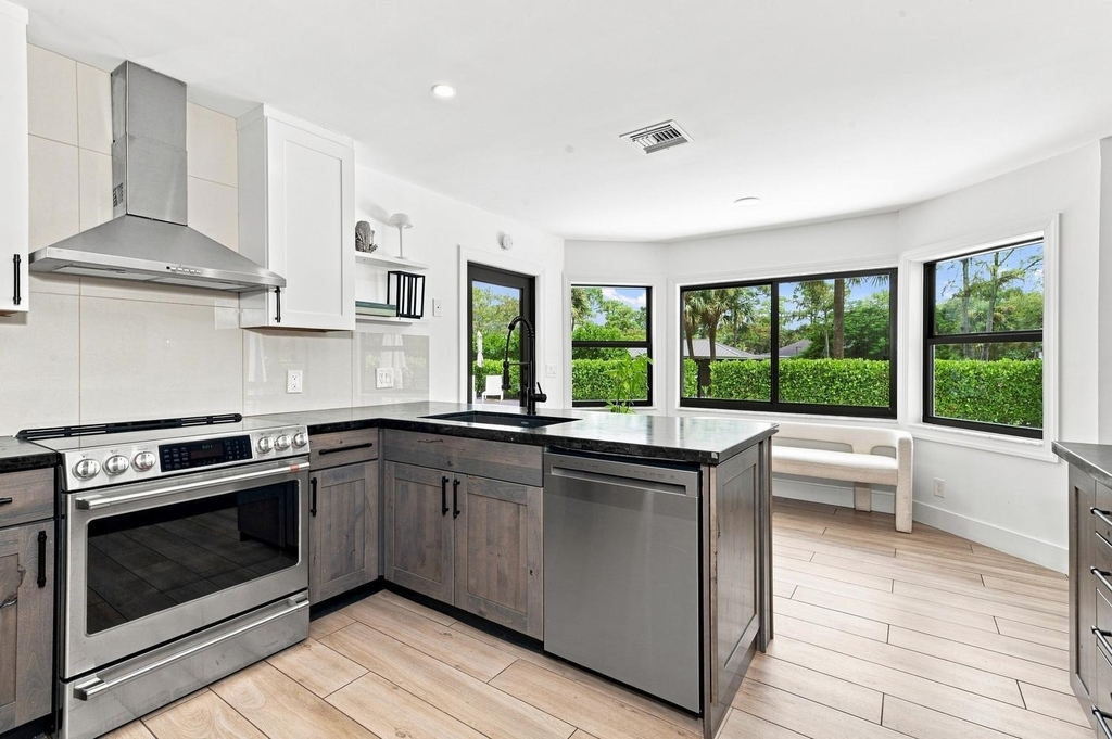 14902 Paddock Drive - Photo 11