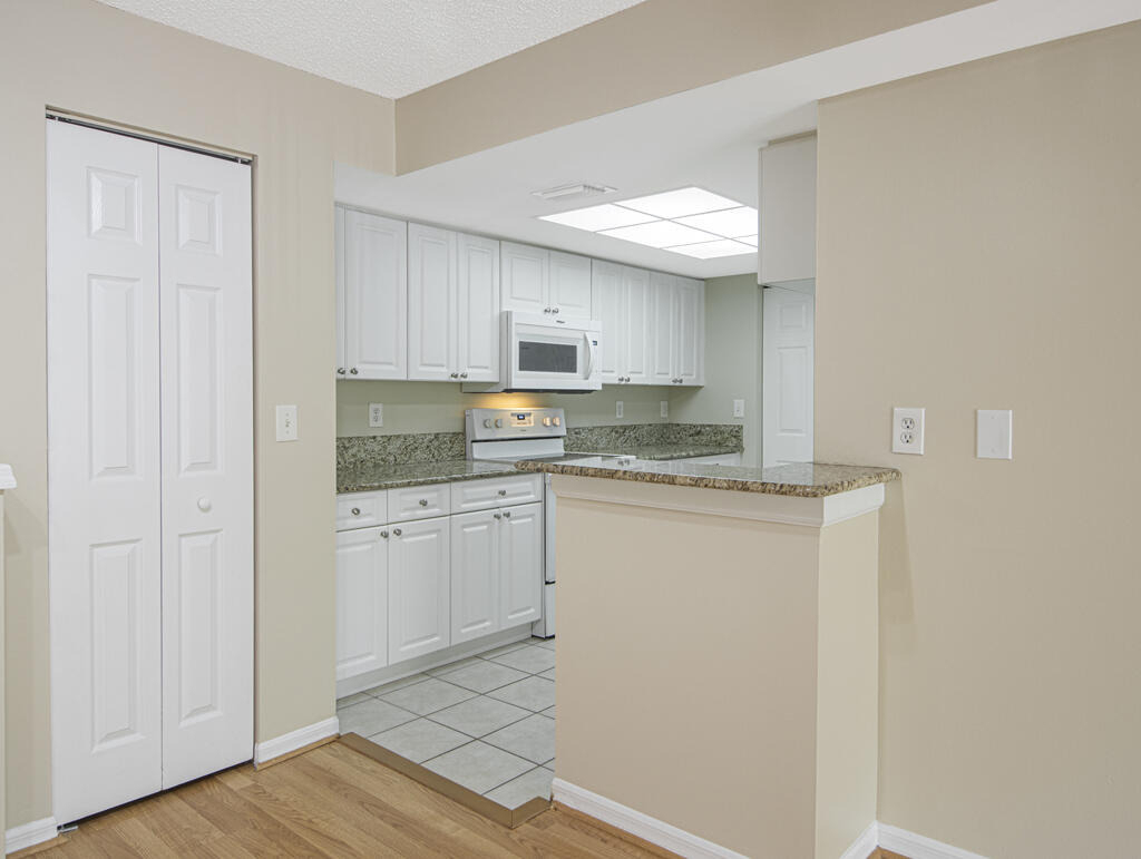 100 Crestwood Court N - Photo 8