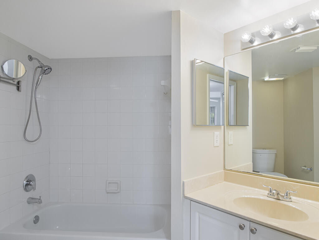 100 Crestwood Court N - Photo 3