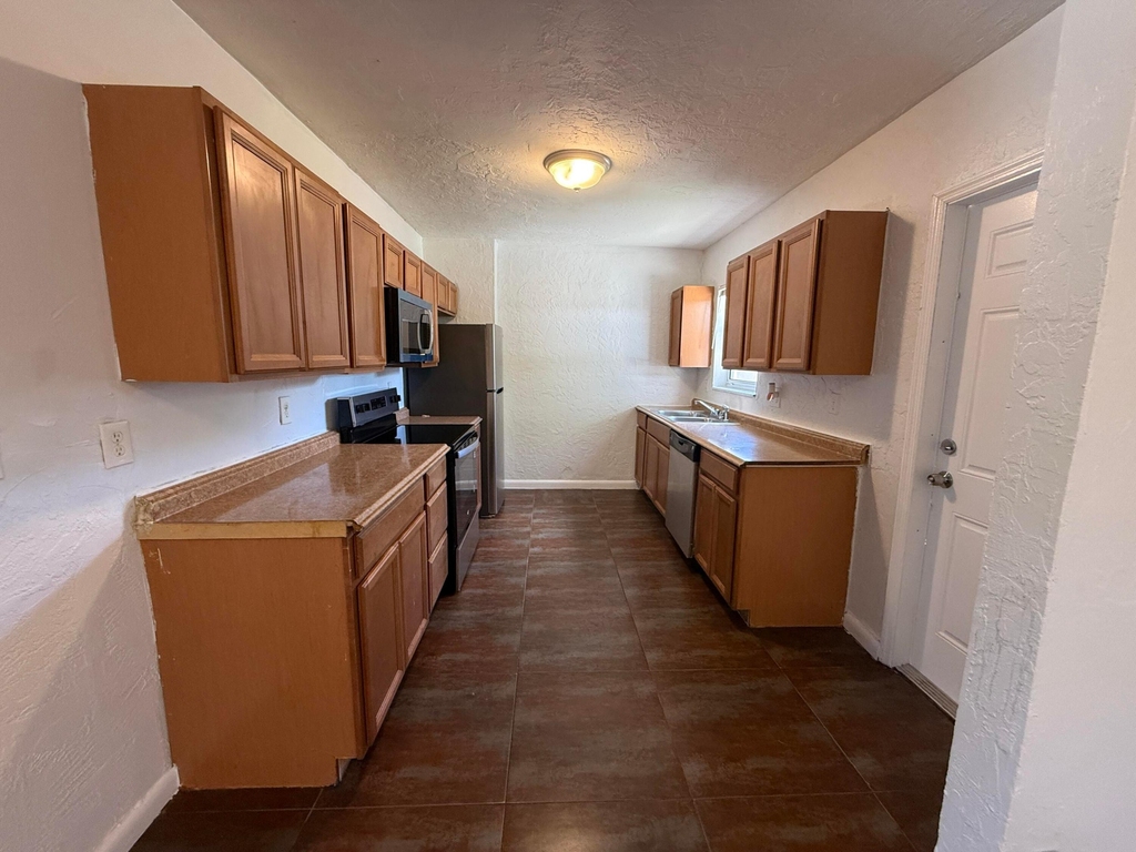 1642 Nw 13th Court - Photo 5