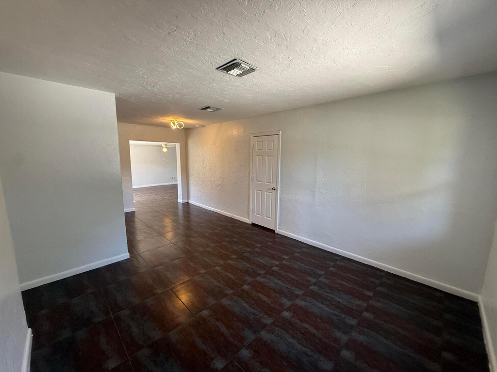 1642 Nw 13th Court - Photo 7